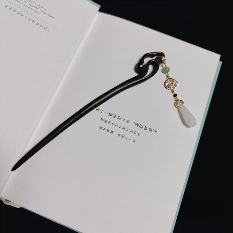 Safety lock fringed hairpin