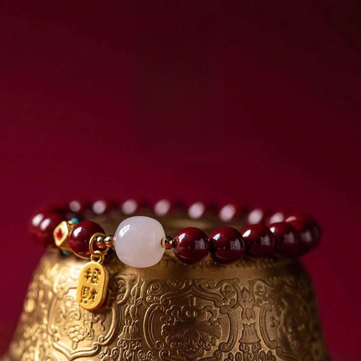 Natural raw ore cinnabar high content prayer men and women the same transshipment lucky bracelet jewelry bracelet natal year gift