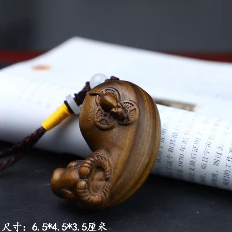 Green sandalwood handle key pendant mascot