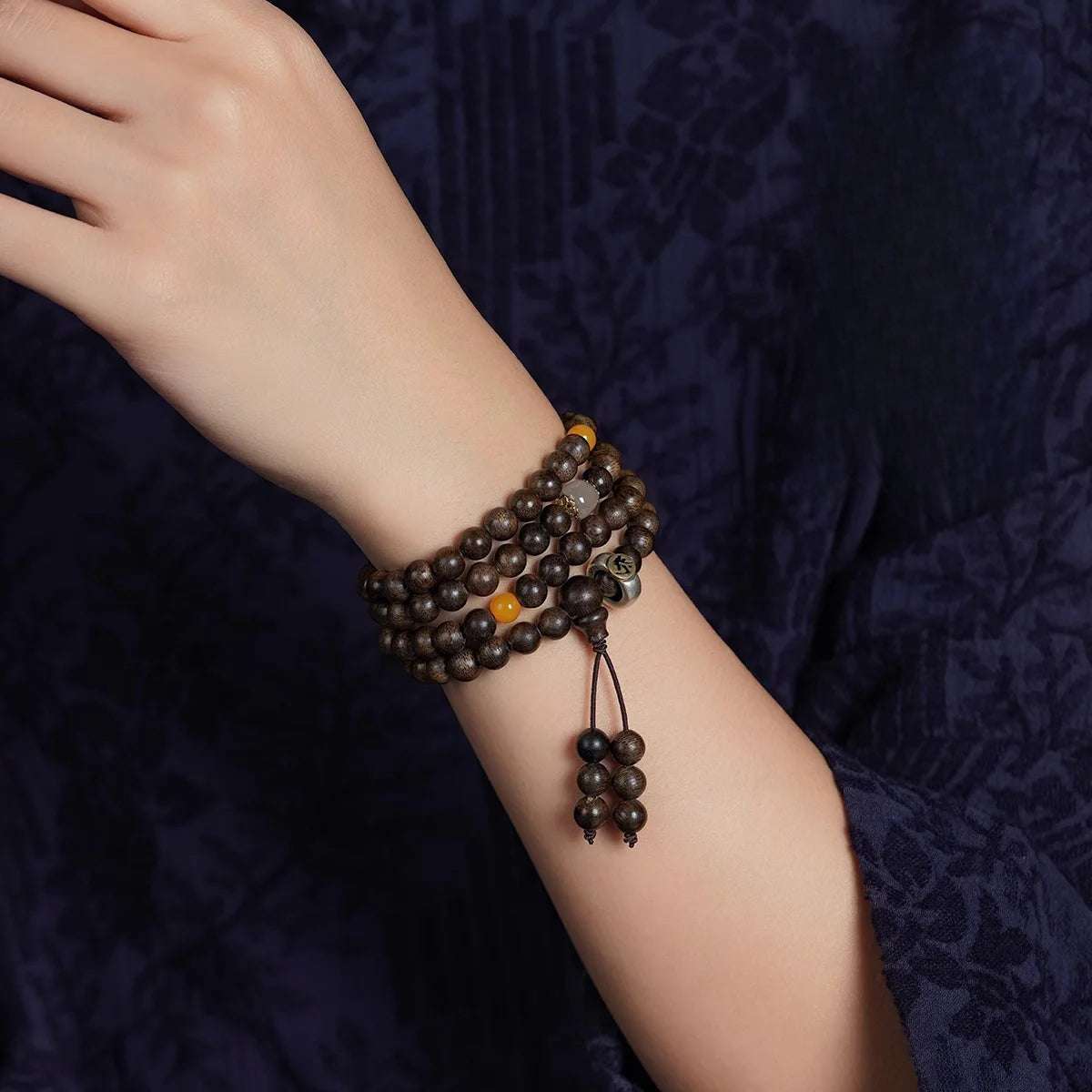 Natural Nha Trang Chinan agarwood bracelet 108 agarwood bracelet, sandalwood Buddha bead men's and women's rosary bead bracelet.