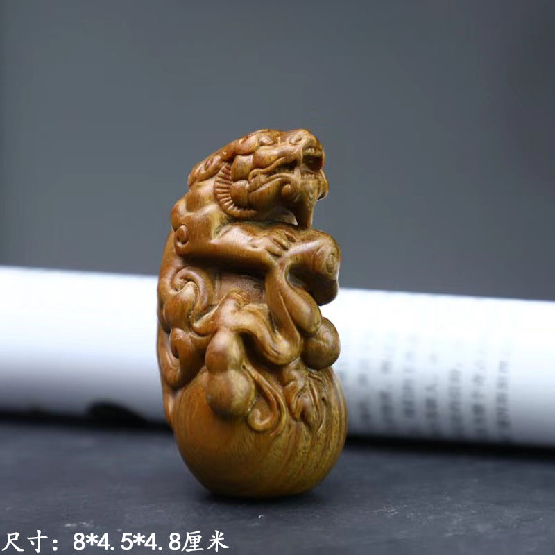 Green sandalwood handle key pendant mascot