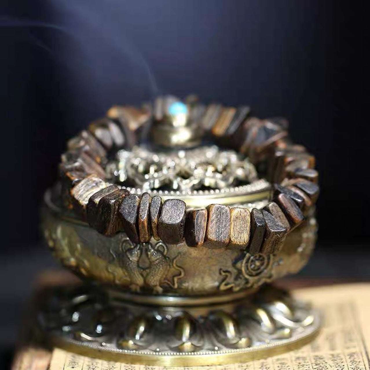 Agarwood bracelet men's wood old material Wenwan wood