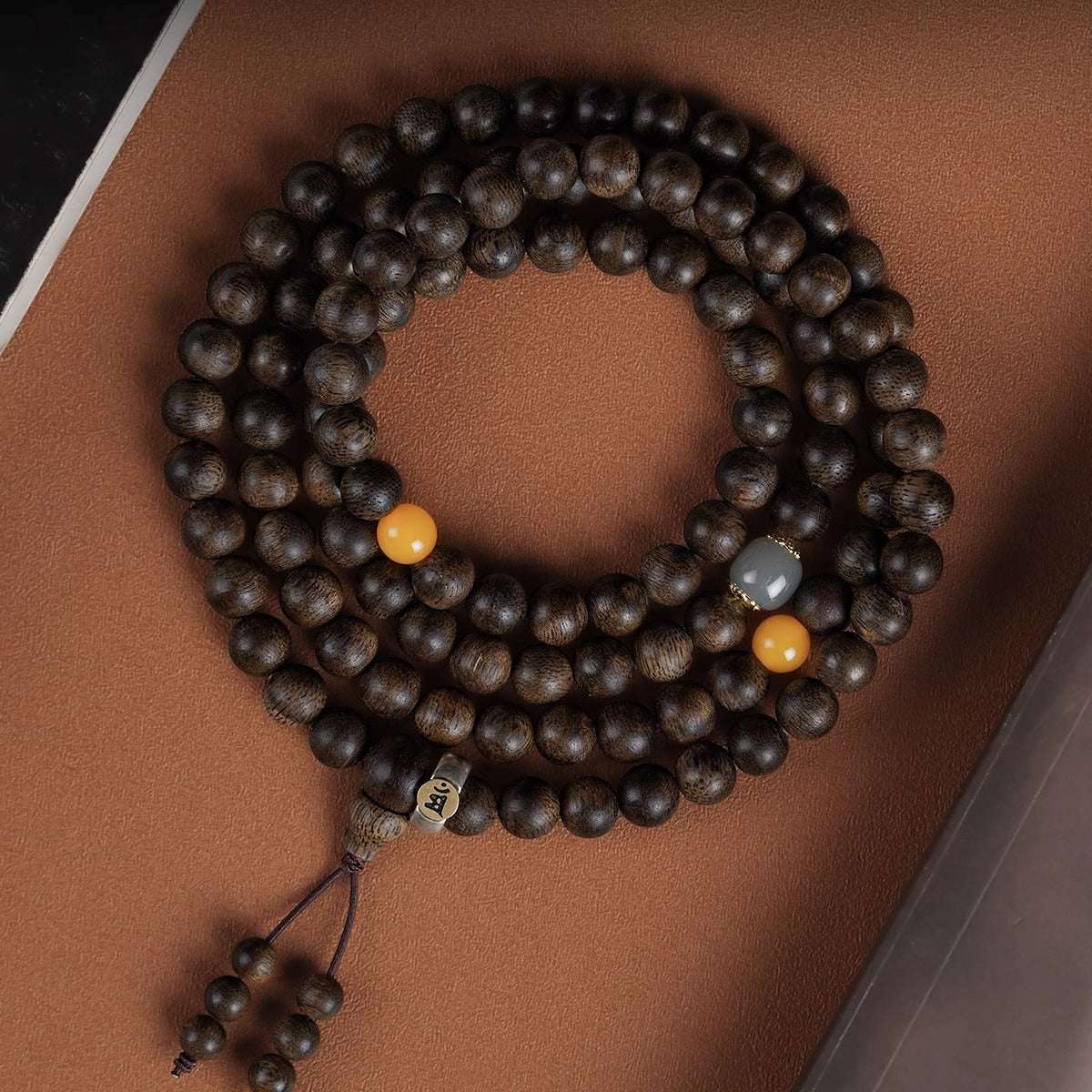 Natural Nha Trang Chinan agarwood bracelet 108 agarwood bracelet, sandalwood Buddha bead men's and women's rosary bead bracelet.