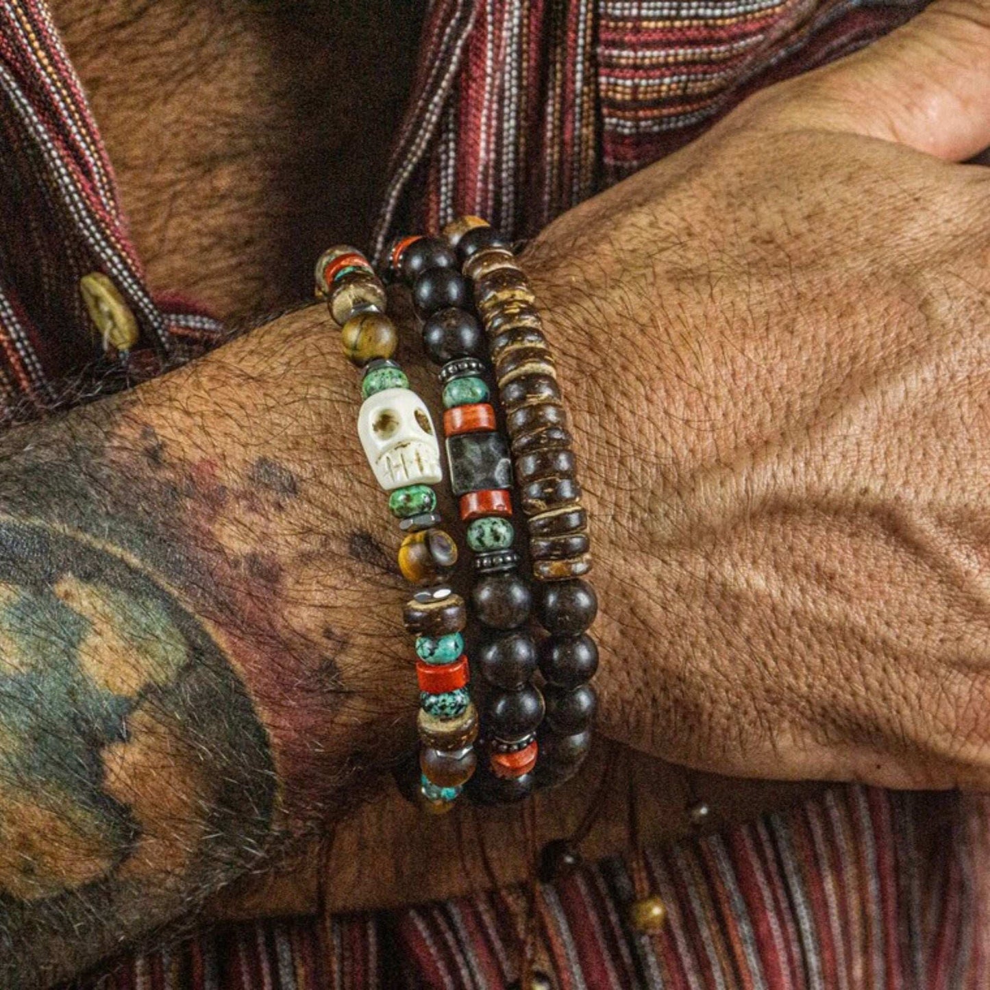 Free Today: Handmade Beaded Skull Bracelet Men's Turquoise Wood Bead Coconut Shell Bracelet Has a Healing Effect