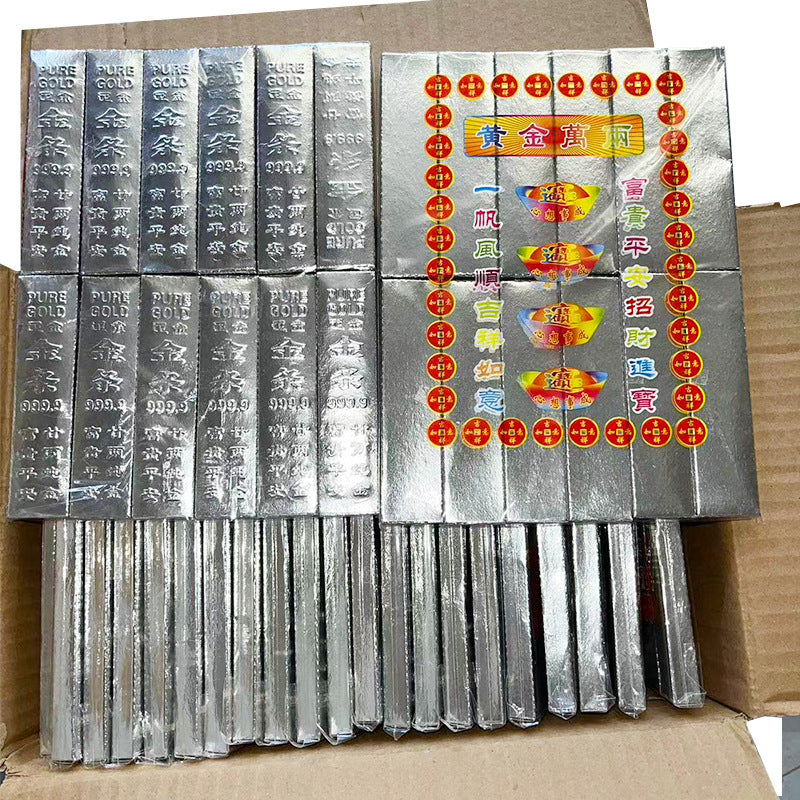 Gold bars and silver bars sacrificial supplies burn paper money to worship Buddha