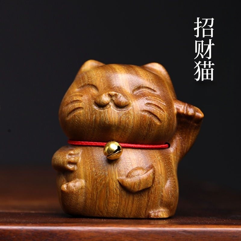 Green sandalwood hand handle piece Lucky cat ornament