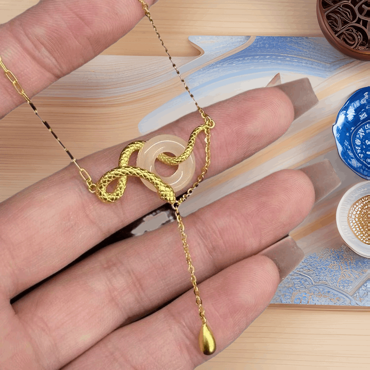 Taoist New Chinese Seiko Spirit Snake White Chalcedony Safety Buckle Necklace Female Versatile Temperament Exquisite Year of the Snake Non-fading Collarbone Chain