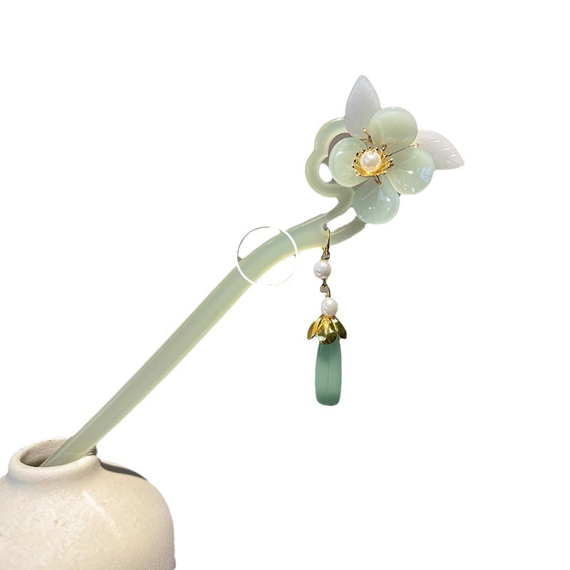 Cyan fringed hairpin