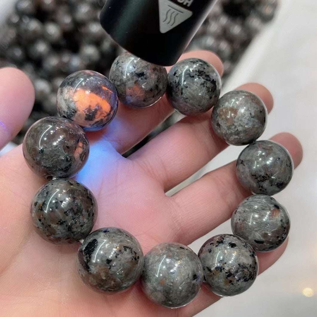 Flame stone bracelet, Holy Mother of Fire, fluorescent stone, purple light, luminous bracelet, ward off evil spirits, clean negative energy.