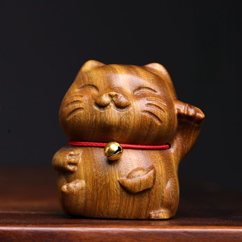 Green sandalwood hand handle piece Lucky cat ornament