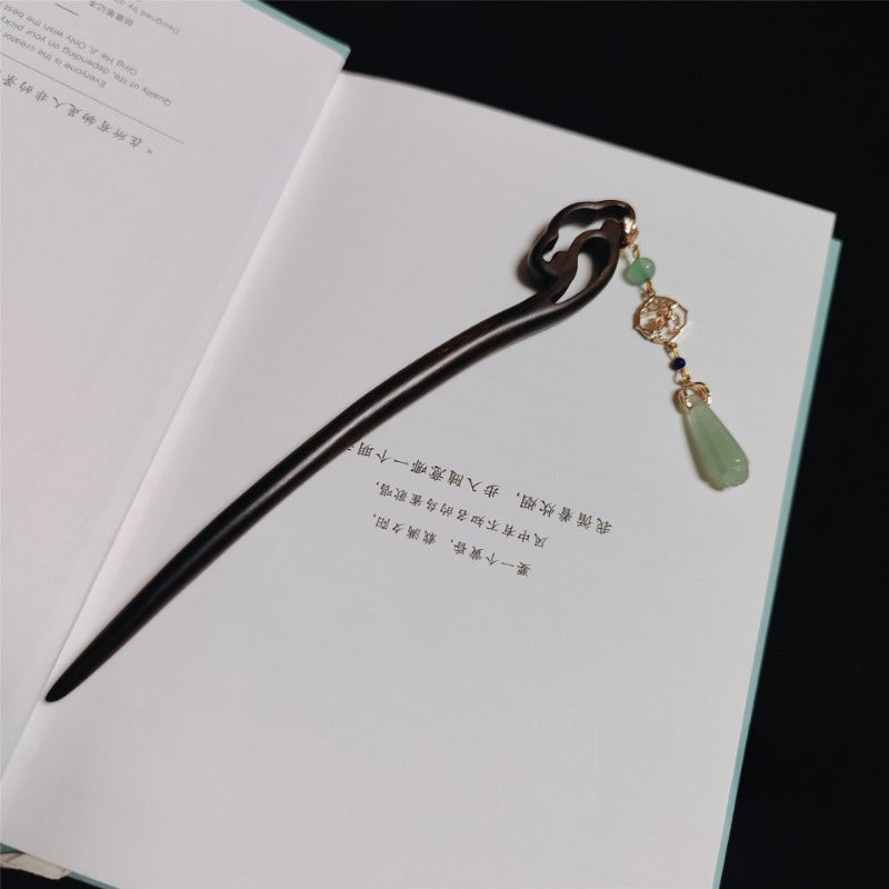 Safety lock fringed hairpin