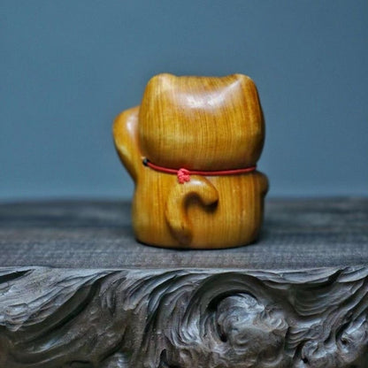 Green sandalwood hand handle piece Lucky cat ornament