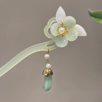 Cyan fringed hairpin