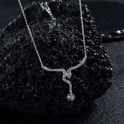 Taoist full diamond snake necklace, zodiac snake year, zircon collarbone chain, personalized wind, natal year, small snake fringed pendant.