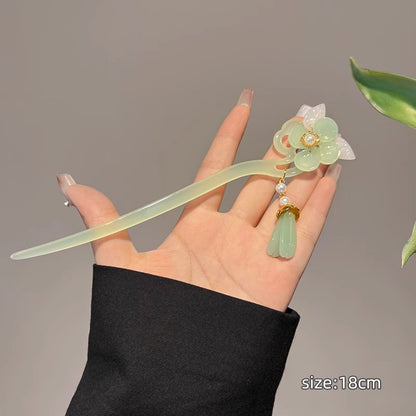 Cyan fringed hairpin