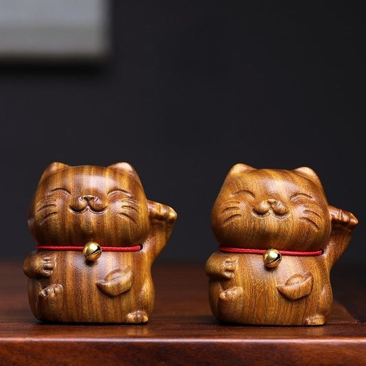 Green sandalwood hand handle piece Lucky cat ornament
